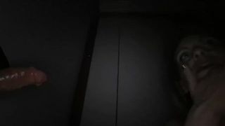 Corno levou esposa pra mamar no Glory hole